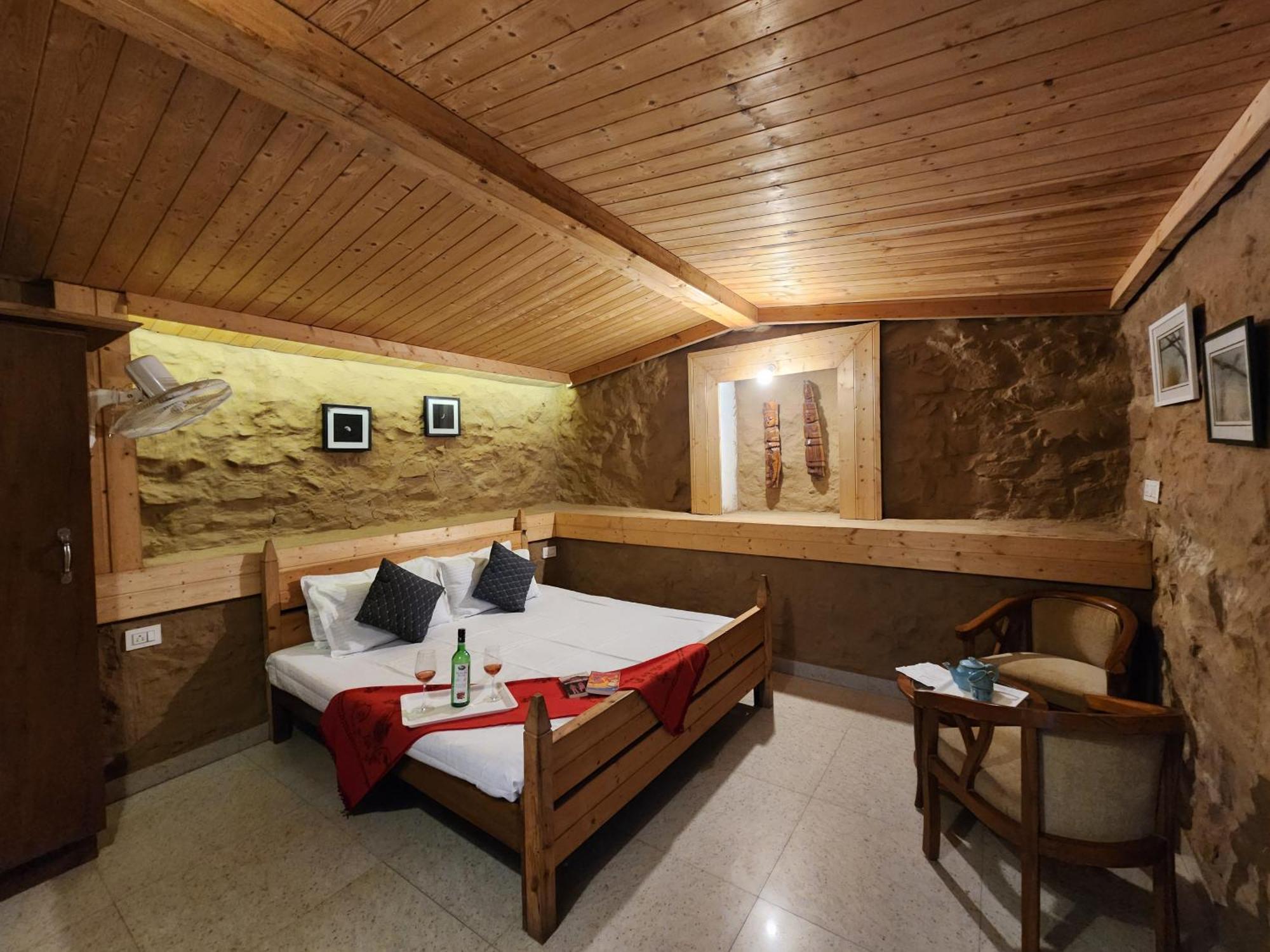 Pine Valley Resort Kasauli Kültér fotó